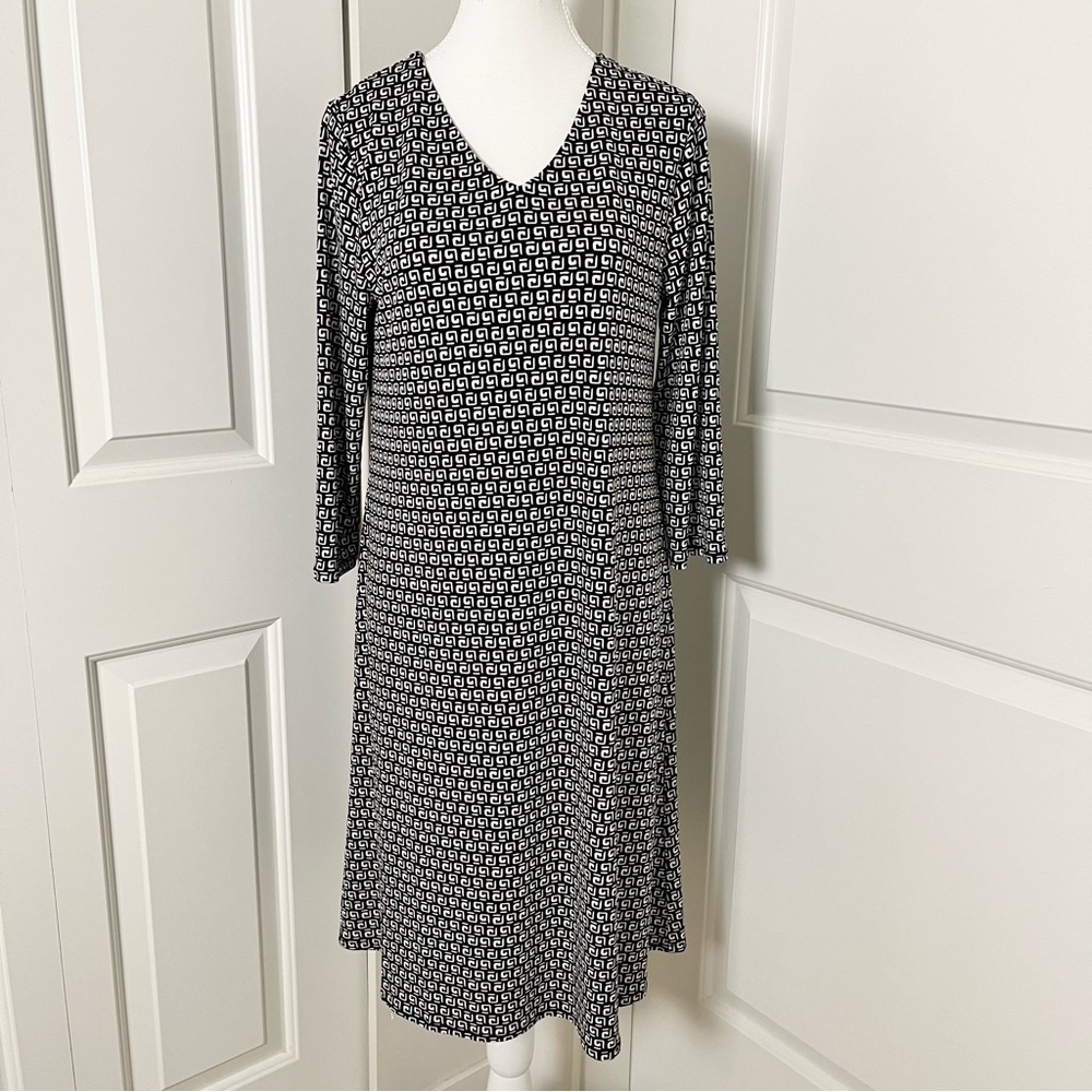 Chicoโs Retro Mod Black & White Geometric Print 3/4 Sleeve Sheath Dress, Small